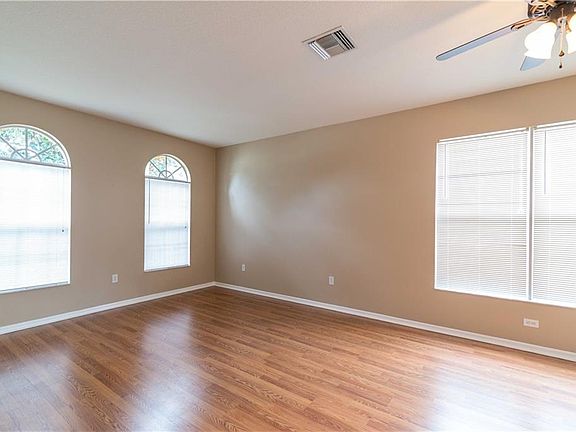 3rd image of 3904 Lockridge Dr