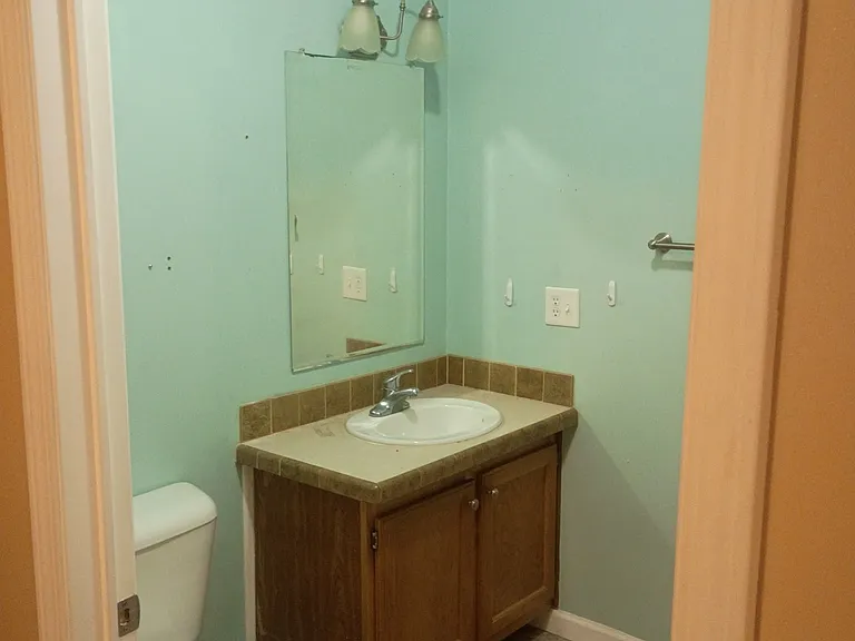 836 Zumstein Dr — Photo 7