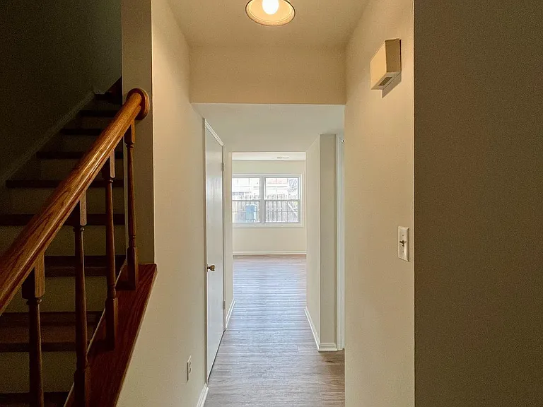 8421 McKenzie Cir — Photo 34