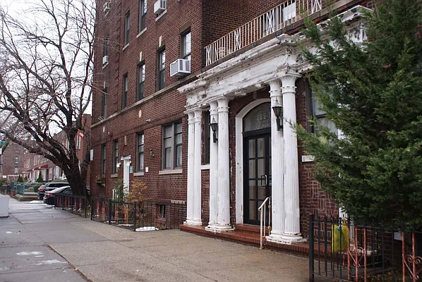 Rented by Norman Raindel, LREB | media 23