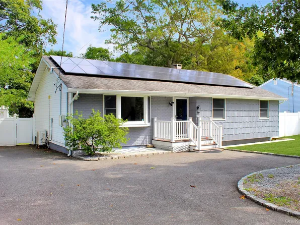 1141 Waverly Avenue, Farmingville, NY 11738