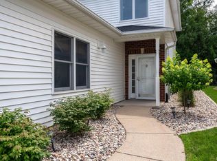 32 Villa Dr, Hampton, IL