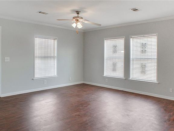 3rd image of 3628 Louisa St