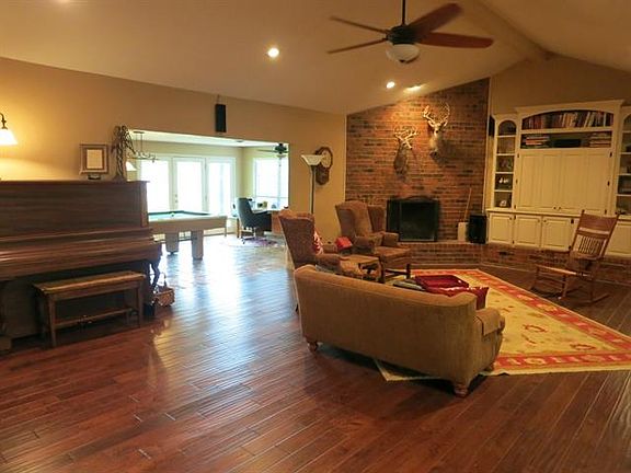 4th image of 1226 Canterbury Dr