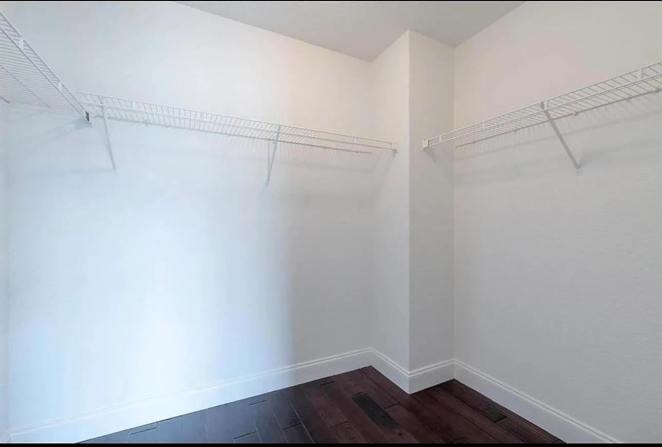 3 bed, 2.5 bath, 1674 sqft, $3,100 — Photo 2
