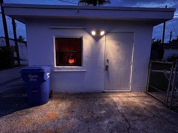 4th image of 1711 N 17th Ct #C