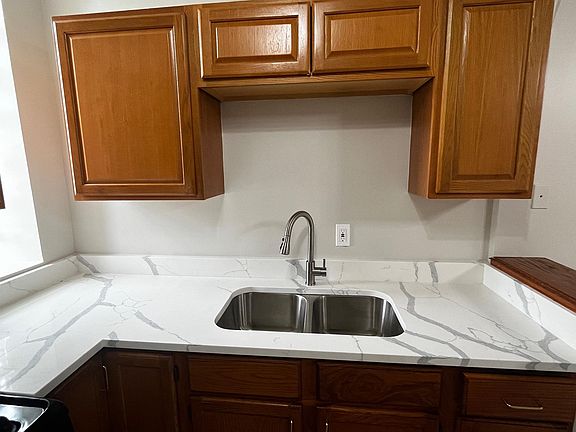 3rd image of 1821 W 19th St #1-R
