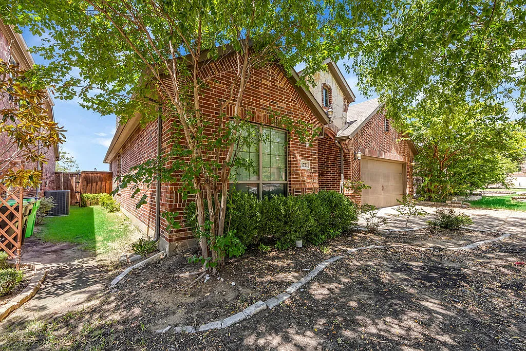 4 bed, 2185 sqft, $2,549 — Photo 3