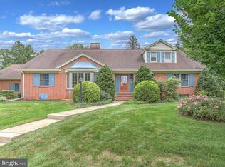 126 S Strathcona Dr, York, PA 17403