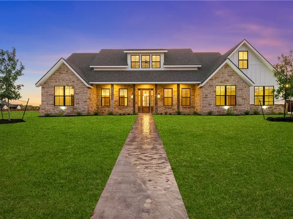 313 Champions Way, Mc Gregor, TX 76657