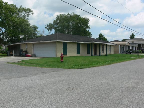 3rd image of 310 W 13th St