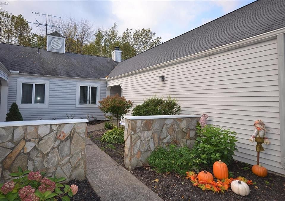 1st image of 375 Yorktown Pl APT F2