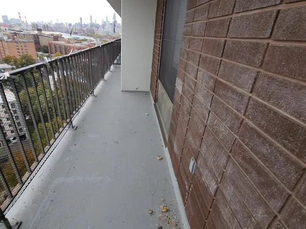 25-40 Shore Boulevard image 10 of 24