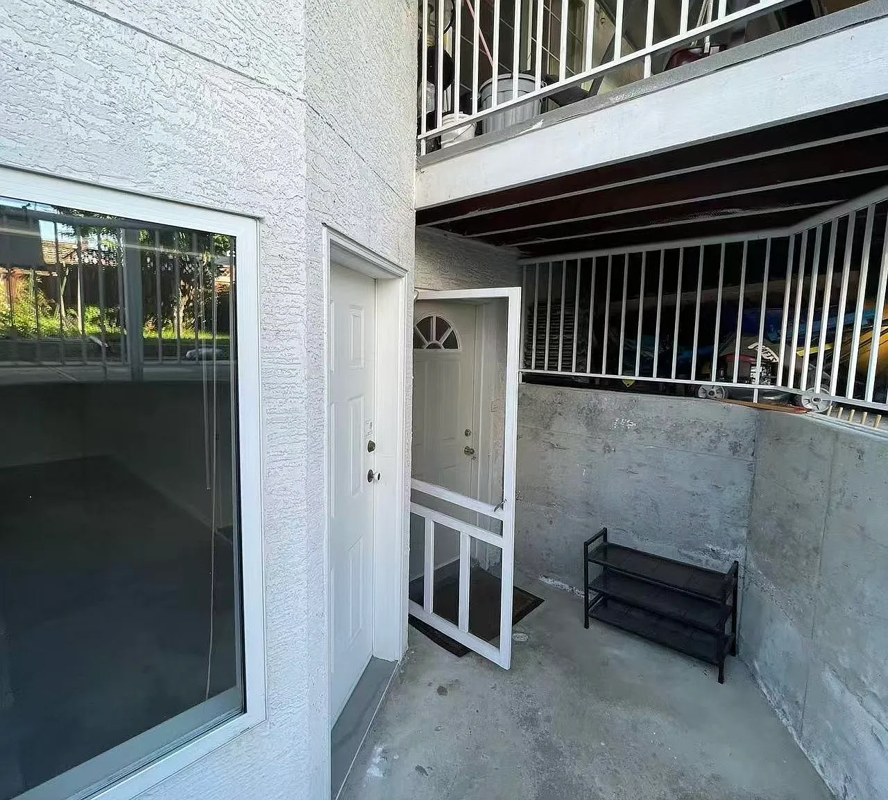 3 bed, 900 sqft, $2,000 — Photo 1