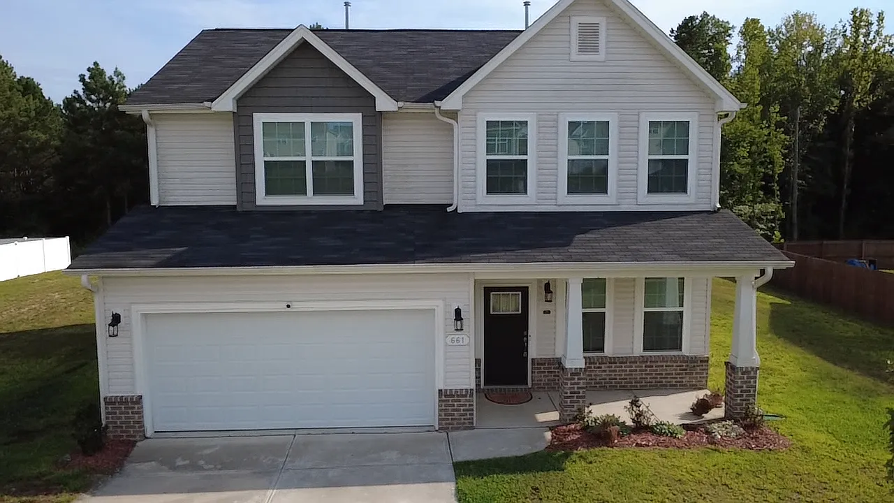 4 bed, 2.5 bath, 2582 sqft, $2,495 — Photo 2