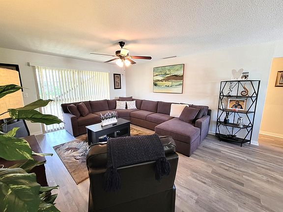 5th image of 200 Country Club Dr APT 1008