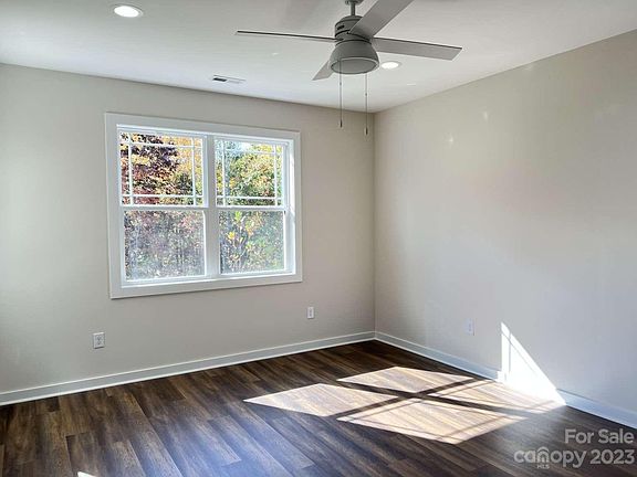 3rd image of 2854 15th Ave