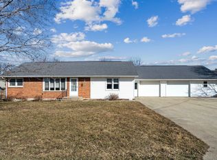 100 E Harrison St, Edgewood, IA 52042
