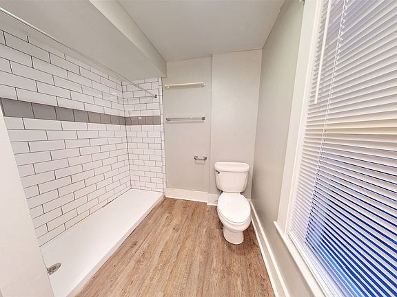 5th image of 2166 Indianola Ave #Dac3aec1e