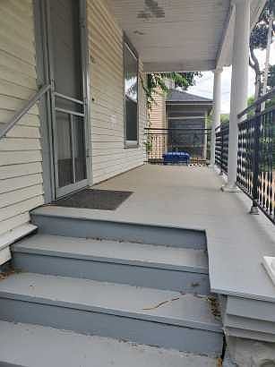 2nd image of 813 Vine Pl