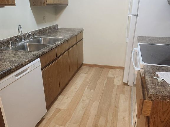 2nd image of 2125 Sylvan Way #4