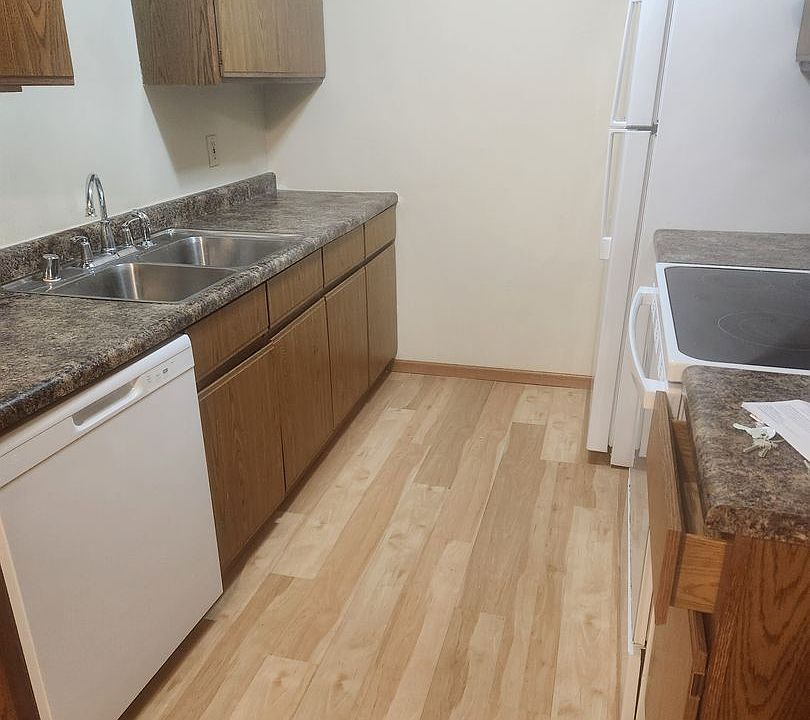 1st image of 2125 Sylvan Way #4