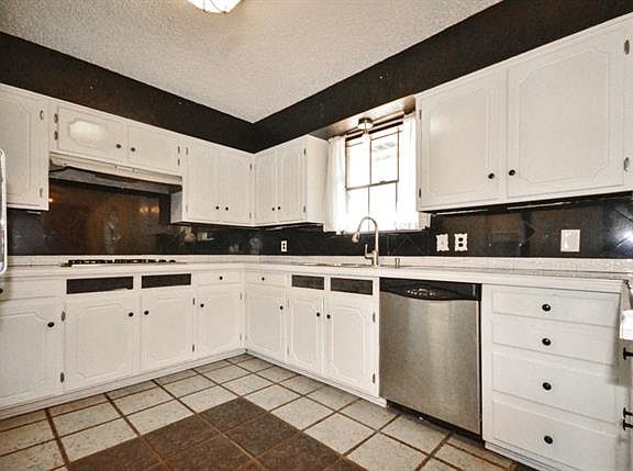 3rd image of 2500 Jewell Dr