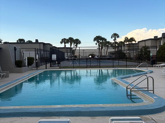 2nd image of 4001 Beneva Rd APT 207