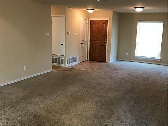 4th image of 815 Chaparral Ln