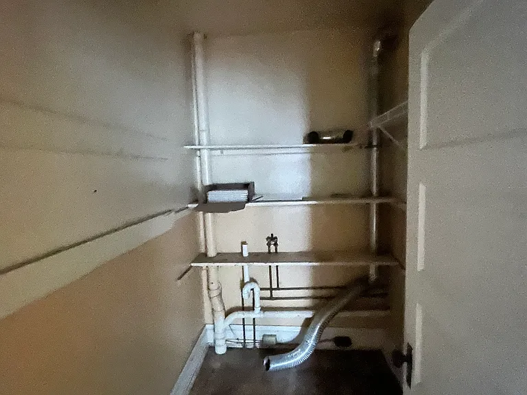 33 W Commerce St — Photo 14