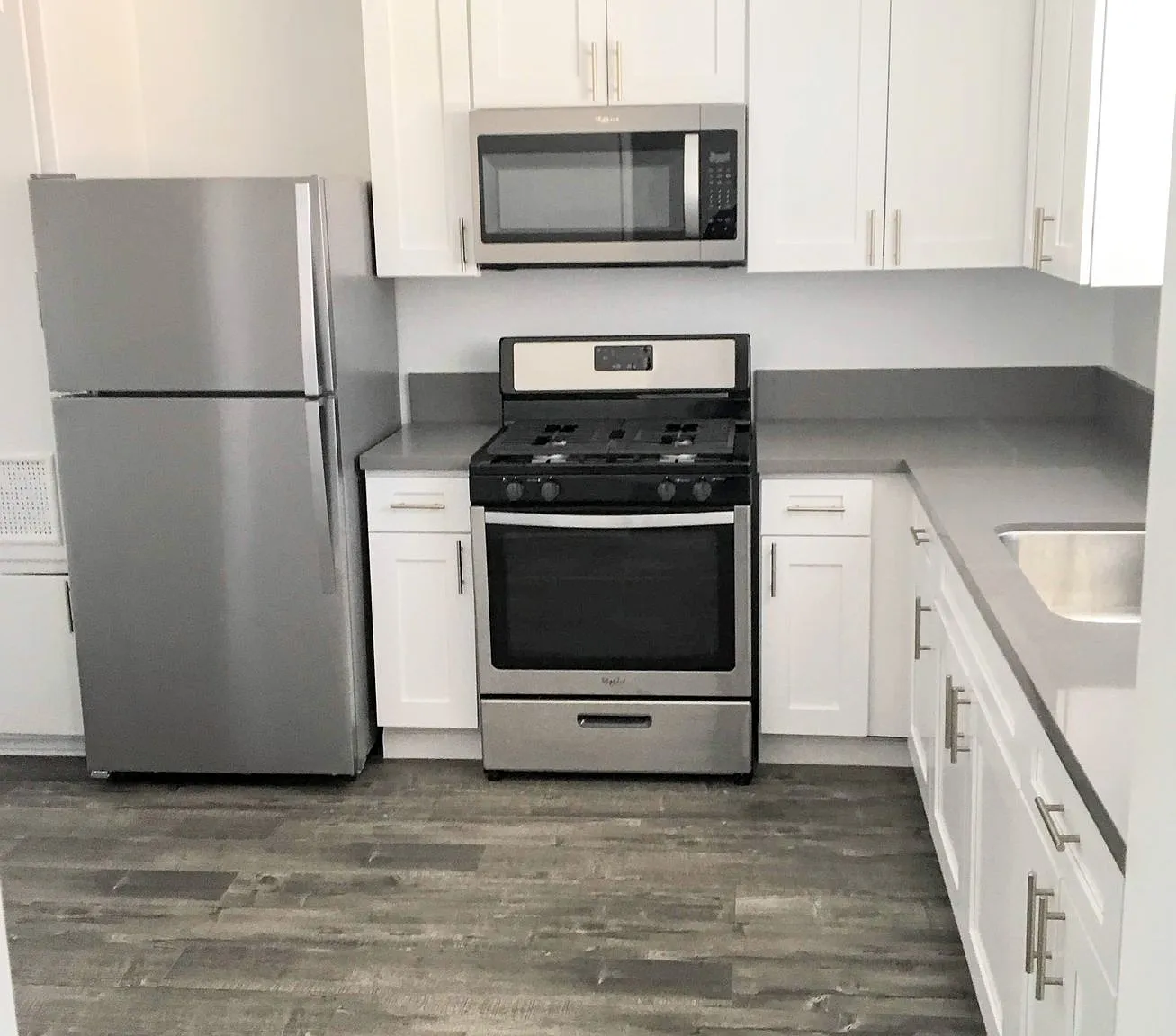 Dixon Delano Apartments — Photo 2