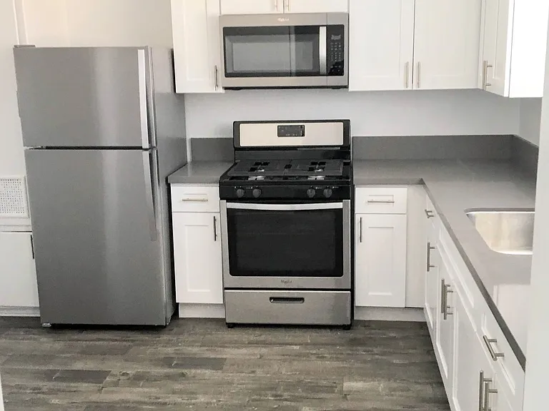Dixon Delano Apartments — Photo 2