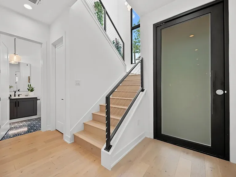 1204 Brentwood St — Photo 5
