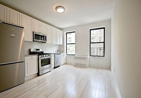 3rd image of 92 Pinehurst Ave APT 4D