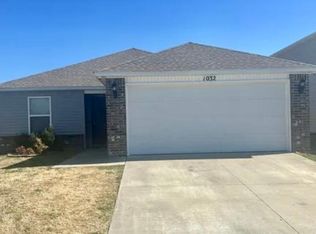 1032 S Jaybird Ln, Fayetteville, AR 72701