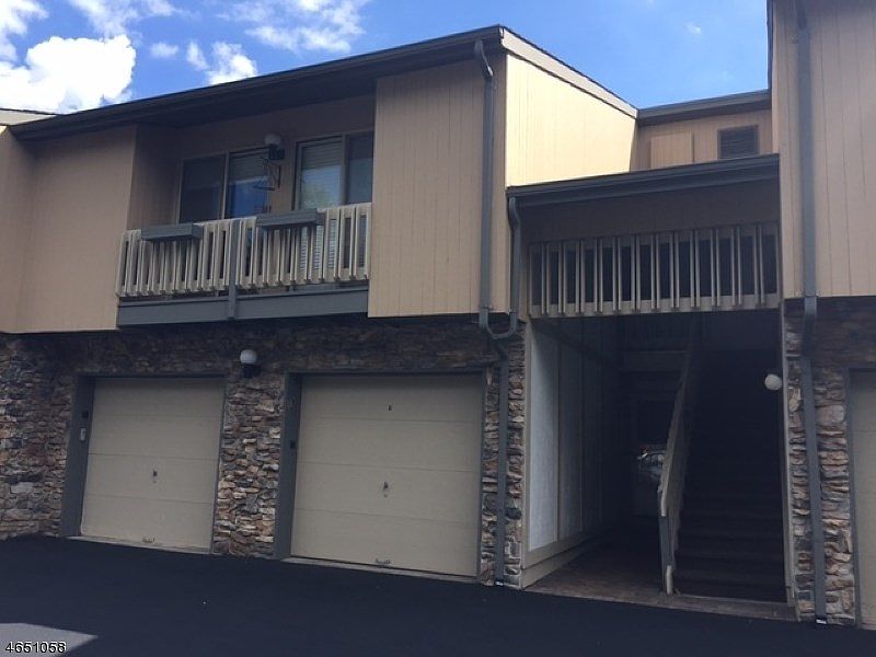 1st image of 27 Perkins Dr