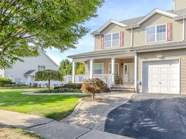268 Rivendell #268, Melville, NY 11747