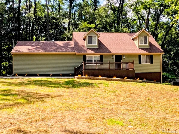 15196 Shiawassee Dr, Byron, MI 48418