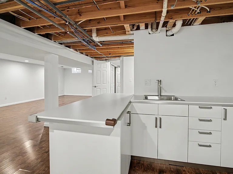 353 Hollywood Dr — Photo 15