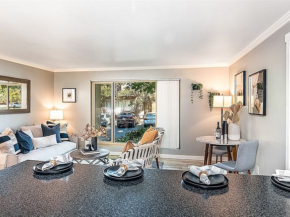 5th image of 11006 NE 68th Street #810