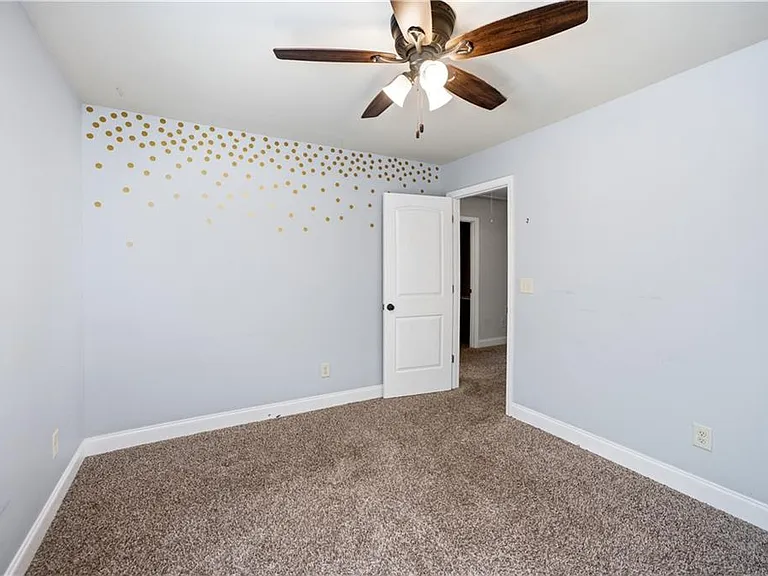 1268 Mitford Ln — Photo 29