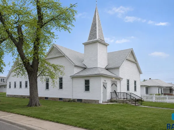 400 6th St, Hudson, SD 57034