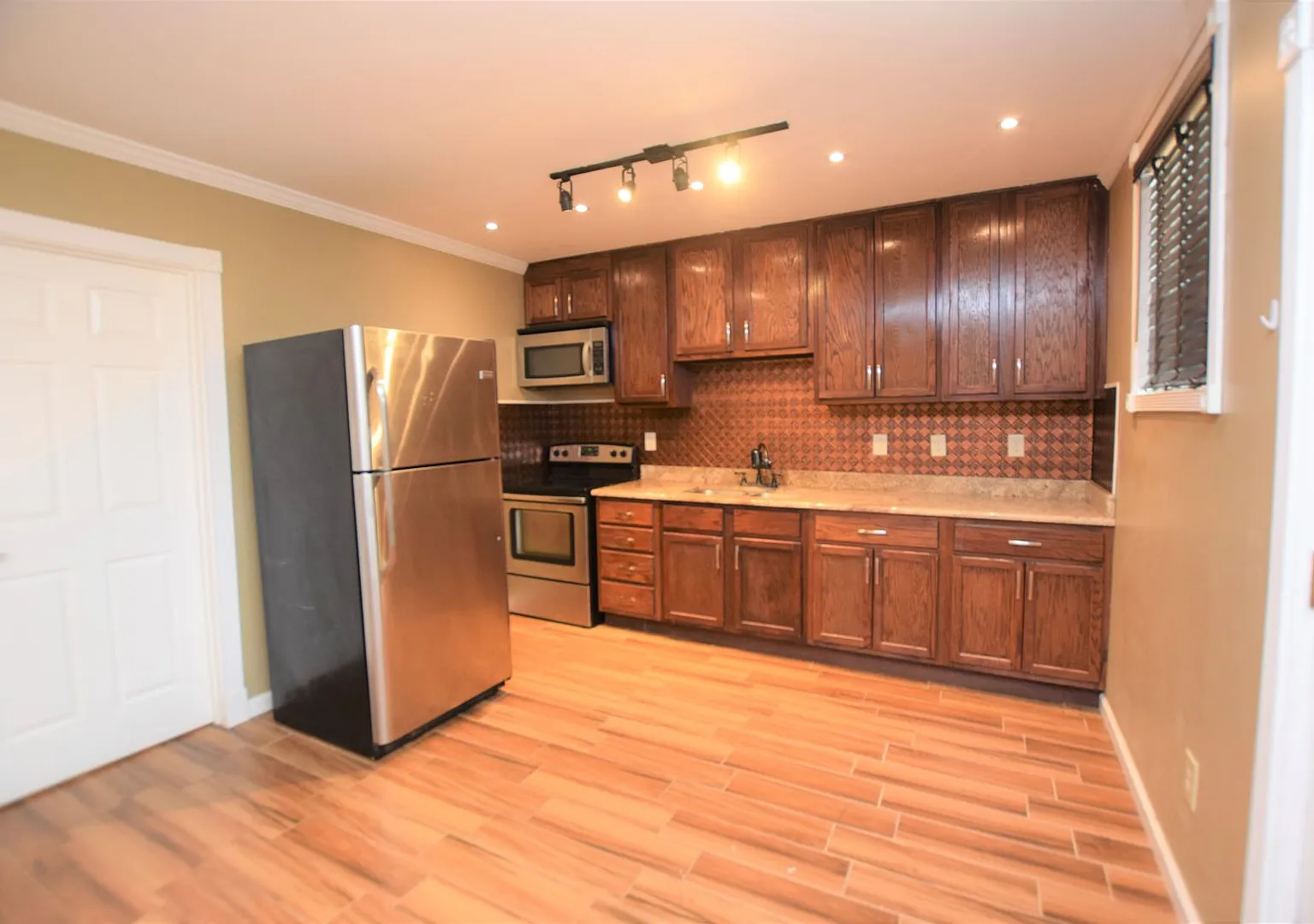 3108 Aster St — Photo 3