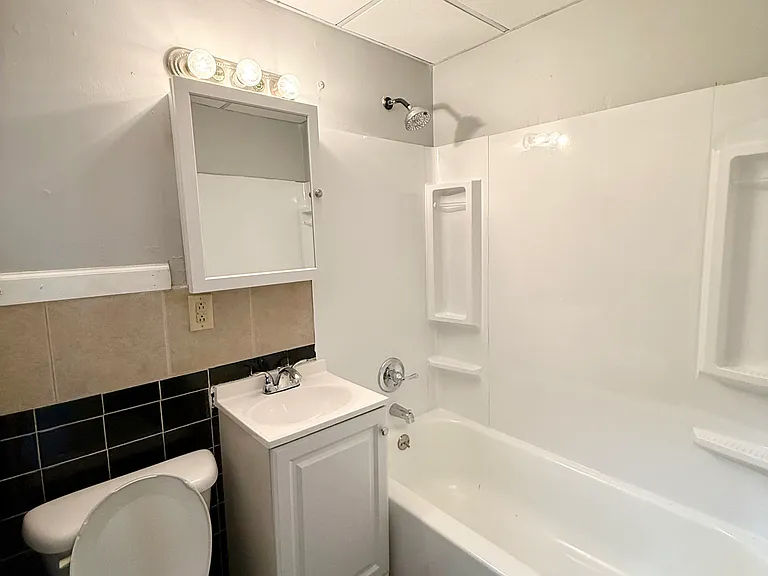 48 W Union Blvd #B — Photo 5