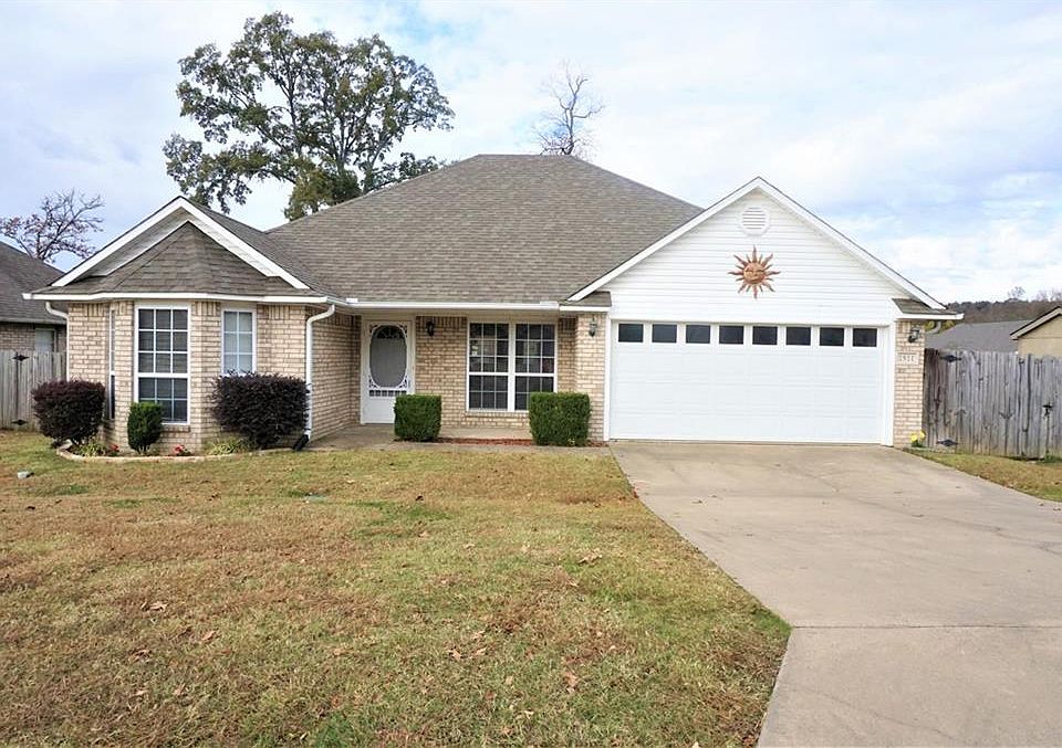 1st image of 1811 Twin Oaks Dr