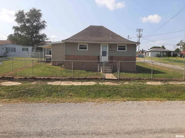 505 S Mulkey St, Christopher, IL 62822