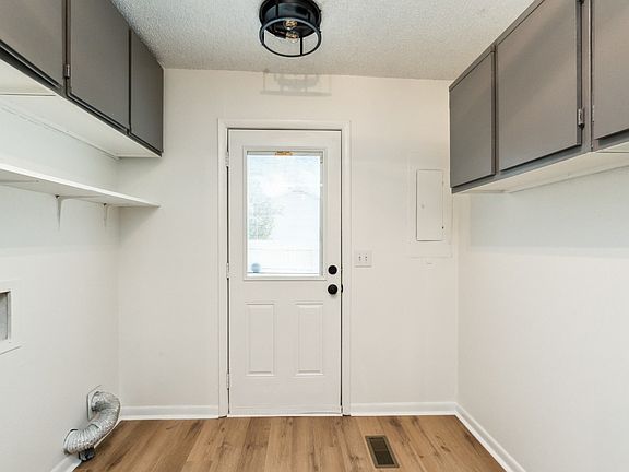 5th image of 418 Barksdale Dr