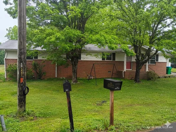 141 N Cherry St, Tunnel Hill, GA 30755