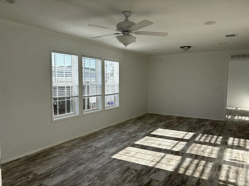 Building Photo - 812 Concord St #236