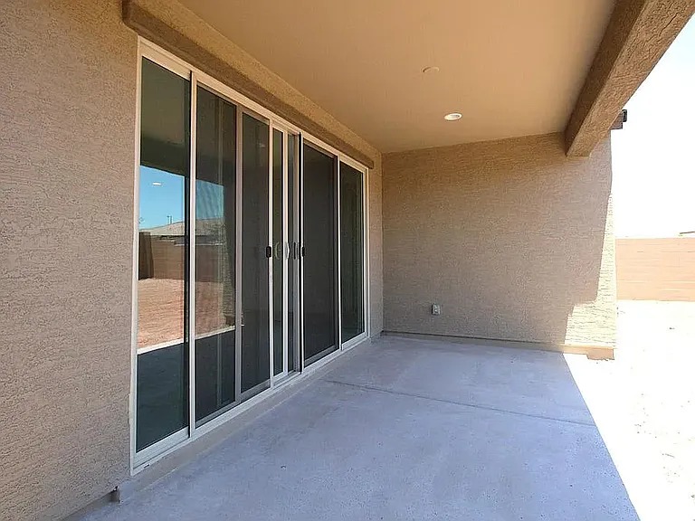 4427 N 94th Dr — Photo 34